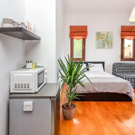 Acropolis With Parking Next To Center Apartman *