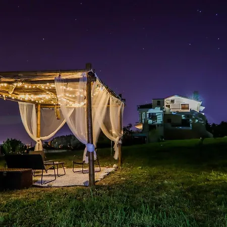 Acropolis With Parking Next To Center *