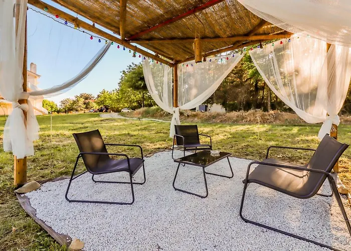 Acropolis With Parking Next To Center *