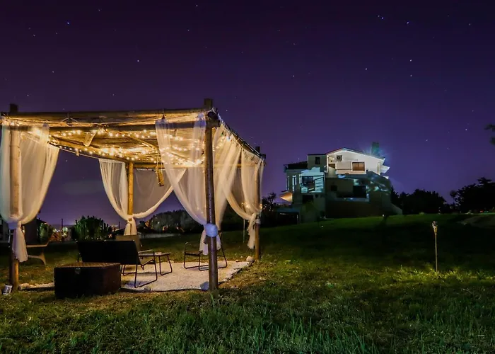 Acropolis With Parking Next To Center *